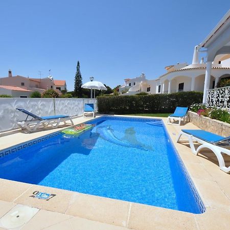 Well-Appointed Villa Is Situated In The Popular Resort Of Vilamoura Quarteira Exteriér fotografie