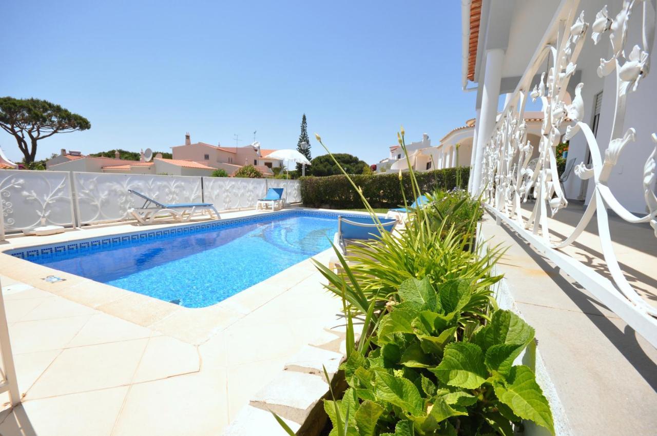 Well-Appointed Villa Is Situated In The Popular Resort Of Vilamoura Quarteira Exteriér fotografie