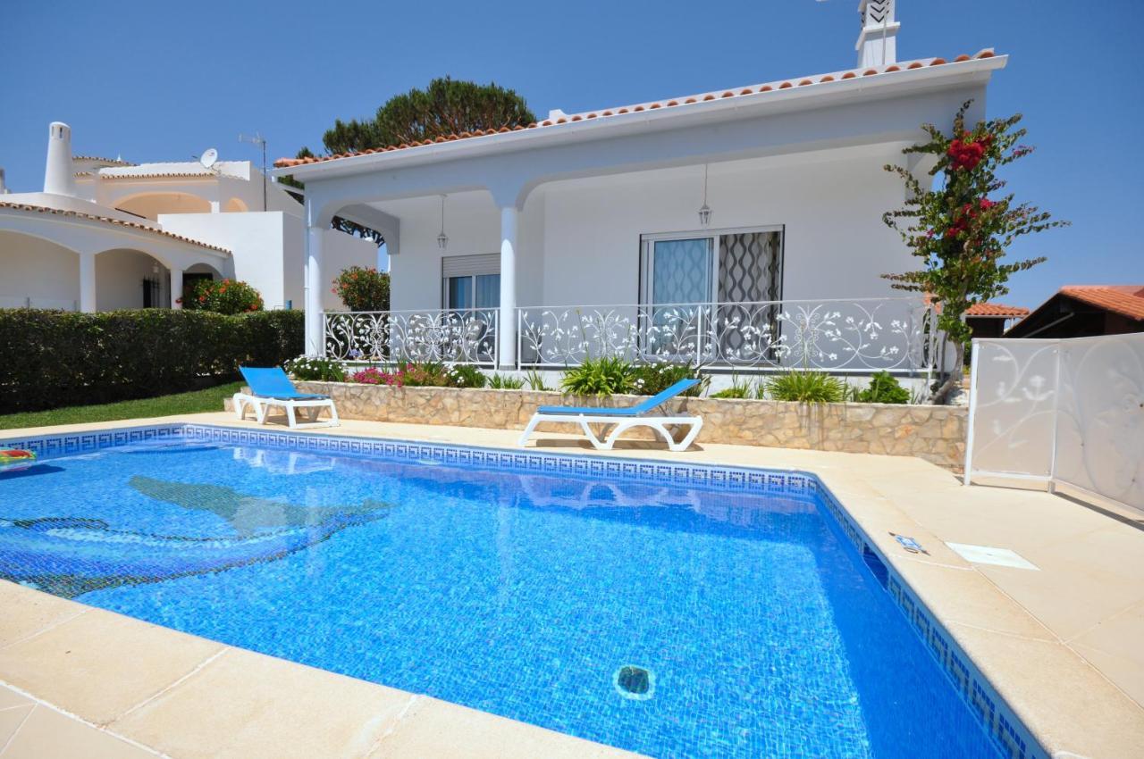 Well-Appointed Villa Is Situated In The Popular Resort Of Vilamoura Quarteira Exteriér fotografie