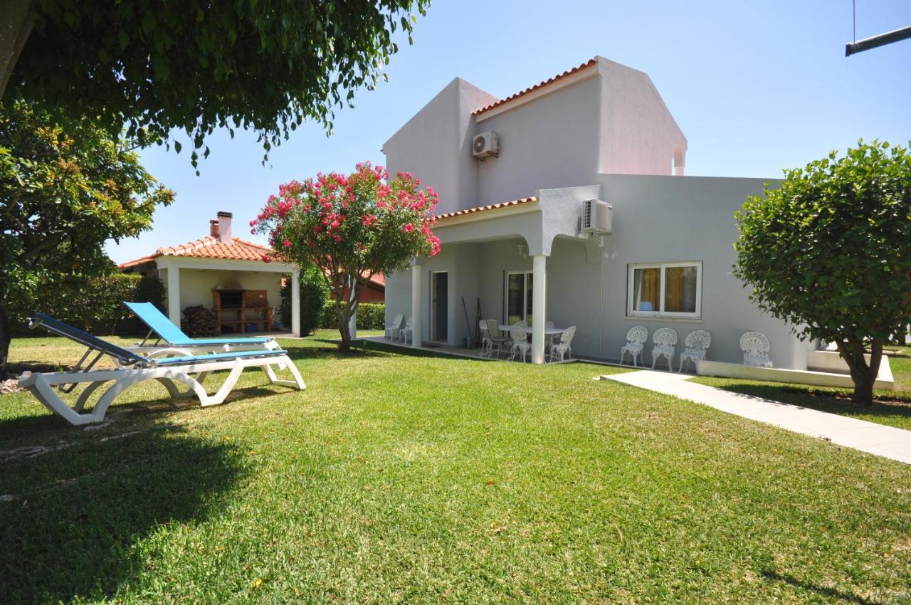 Well-Appointed Villa Is Situated In The Popular Resort Of Vilamoura Quarteira Exteriér fotografie