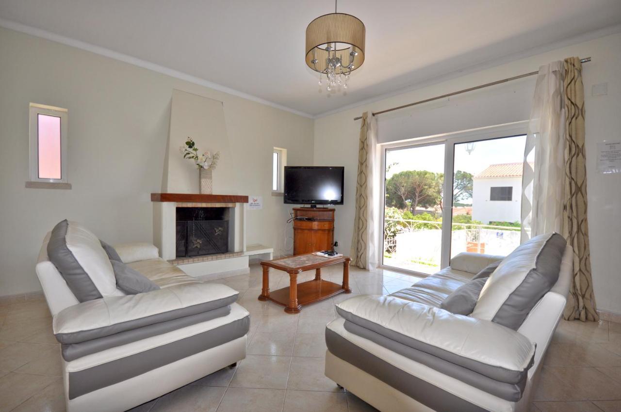 Well-Appointed Villa Is Situated In The Popular Resort Of Vilamoura Quarteira Exteriér fotografie