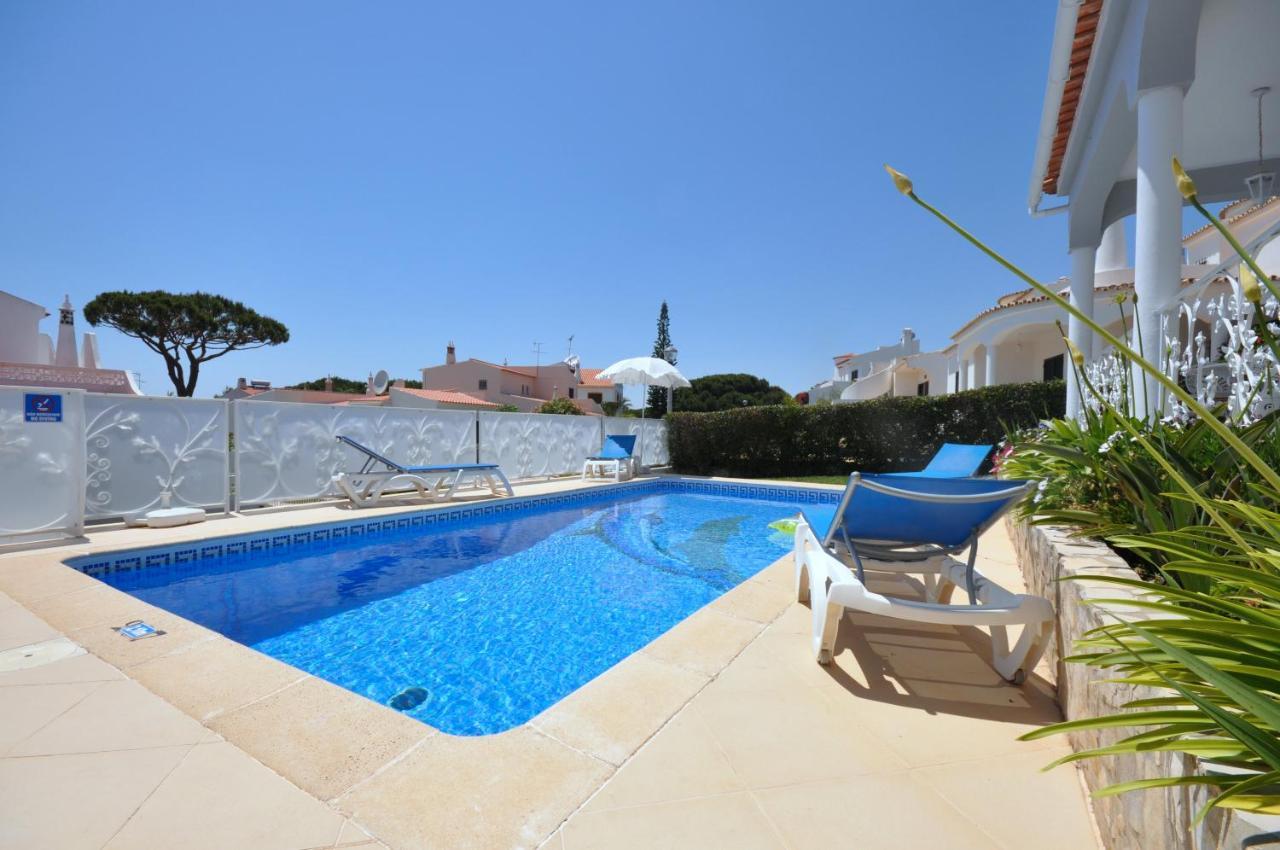 Well-Appointed Villa Is Situated In The Popular Resort Of Vilamoura Quarteira Exteriér fotografie