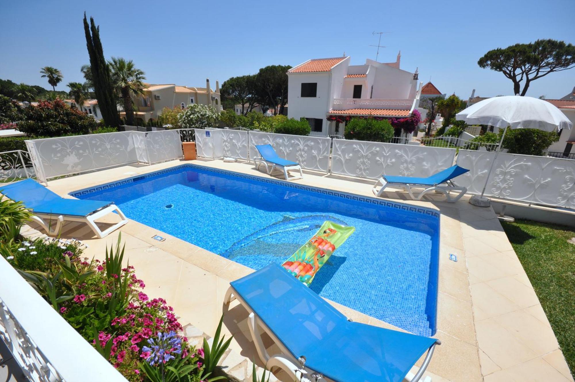 Well-Appointed Villa Is Situated In The Popular Resort Of Vilamoura Quarteira Exteriér fotografie